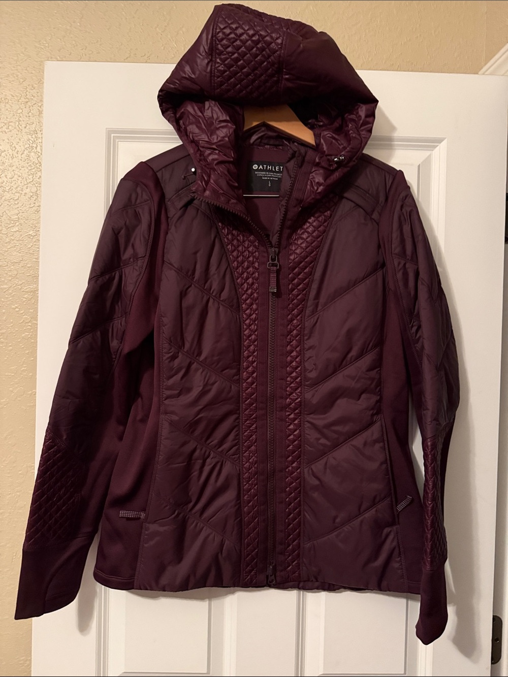 Athleta Burgundy Quilted Hooded Insulated Puffer Jacket